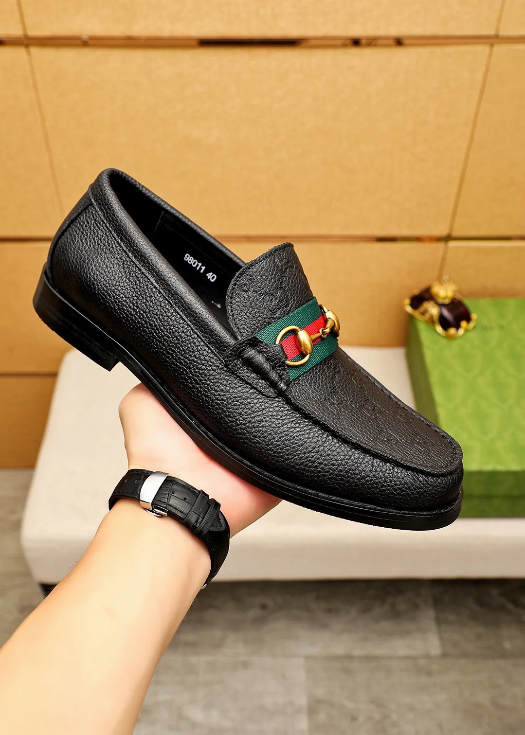 Men's shoes 💰460 💐 Product trademark: GUCCI "Gucci" casual leather shoes Regular size: 38-44 (45🉑️customized) Product materials: Selected imported first-layer pebbled cowhide embossed upper + luxury hardware buckle, imported water-dyed cowhide leather lining. Strong three-dimensional visual effect, original combination outsole Color: 5⃣️colors available